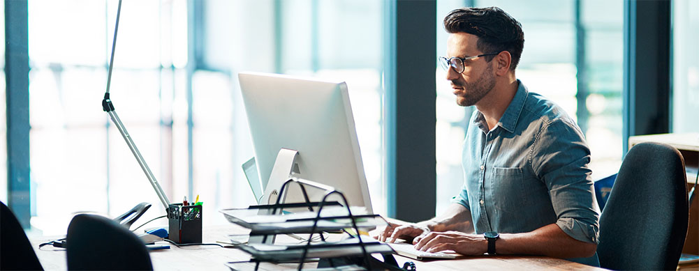 Man using home PC to protect his Trustmark bank account.