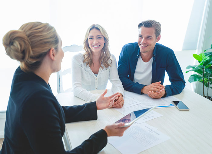 lender talking to a couple
